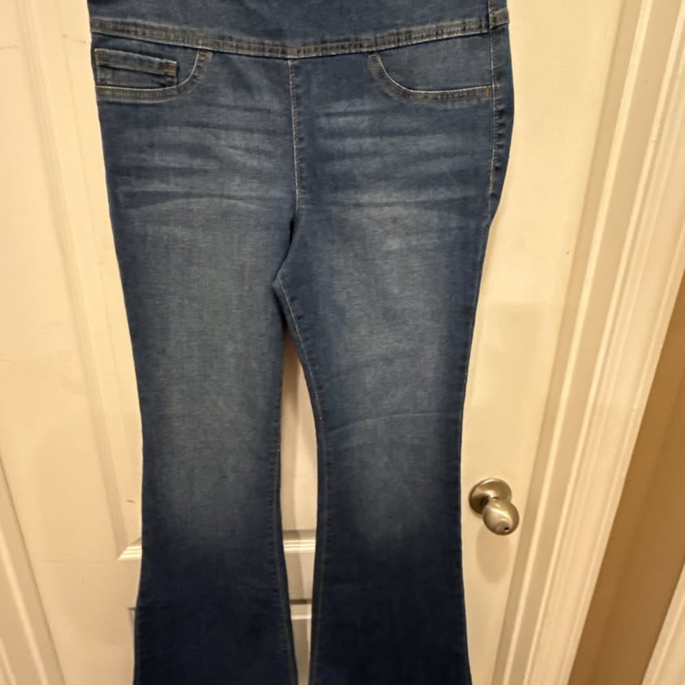 Sofia Jeans, Flare Denim Jeans, Size 8 Short